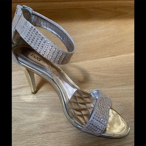 Alfani Gold Heels. Sz9. EUC